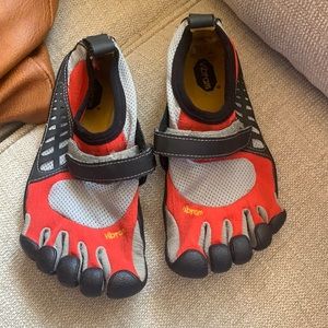 Vibram boys shoe